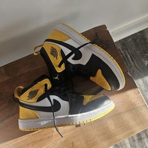 Nike Air Jordan  Size 2.5